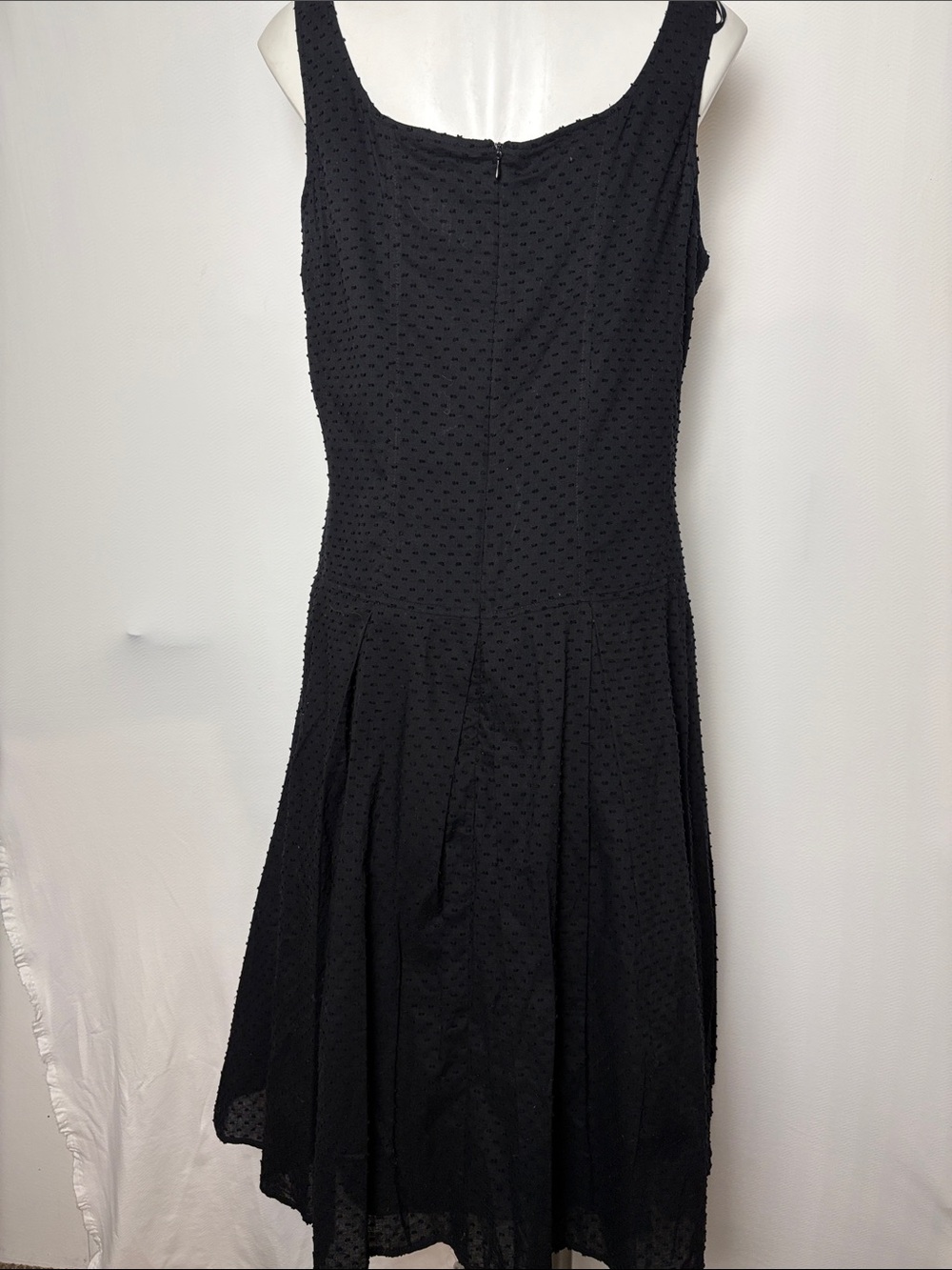 Sandra Darren Black Textured Sleeveless Fit & Flare Dress - Picture 5 of 10